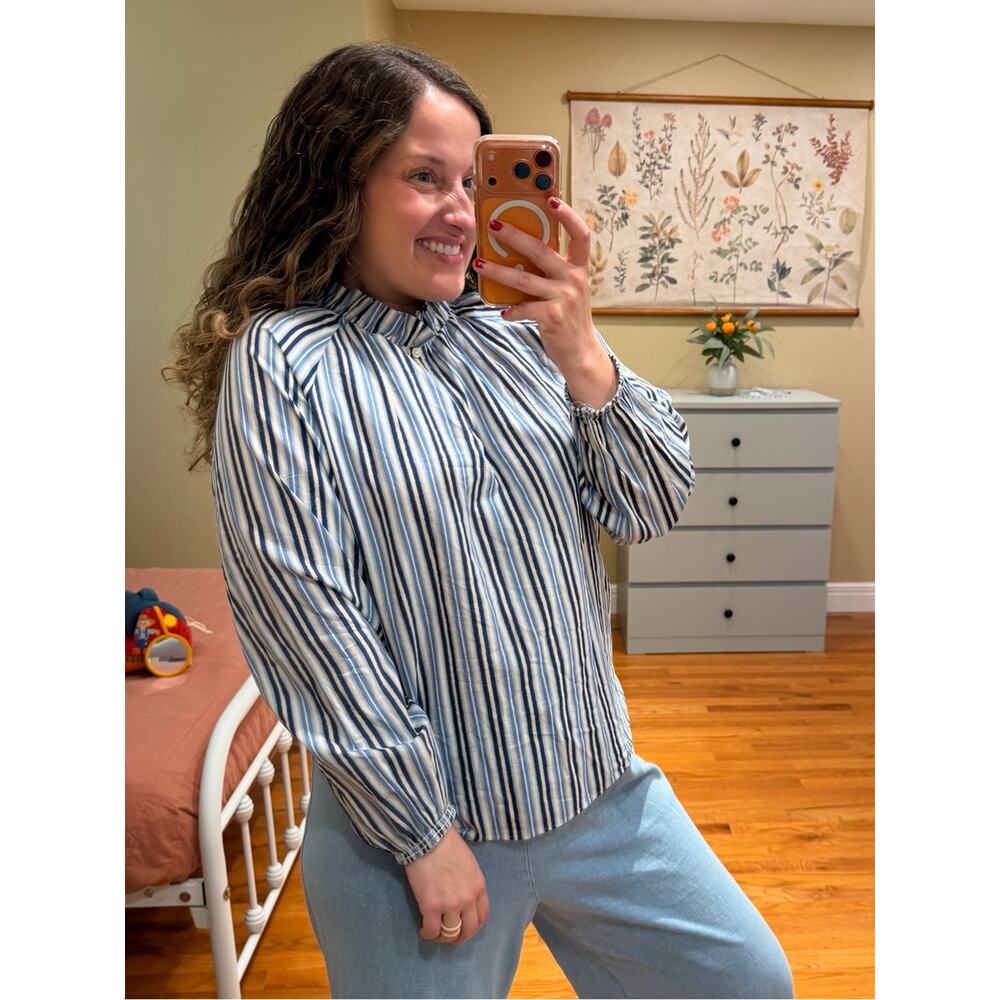 Ann Taylor Striped Long-Sleeve V-Neck Women’s Top in Blue and White Cotton Small - Picture 2 of 13